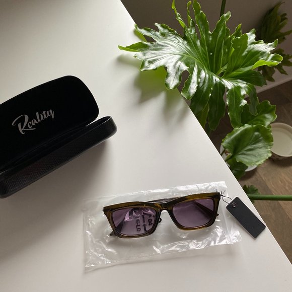 Modern Citizen | Rectangular Gradient Sunglasses - Picture 6 of 6